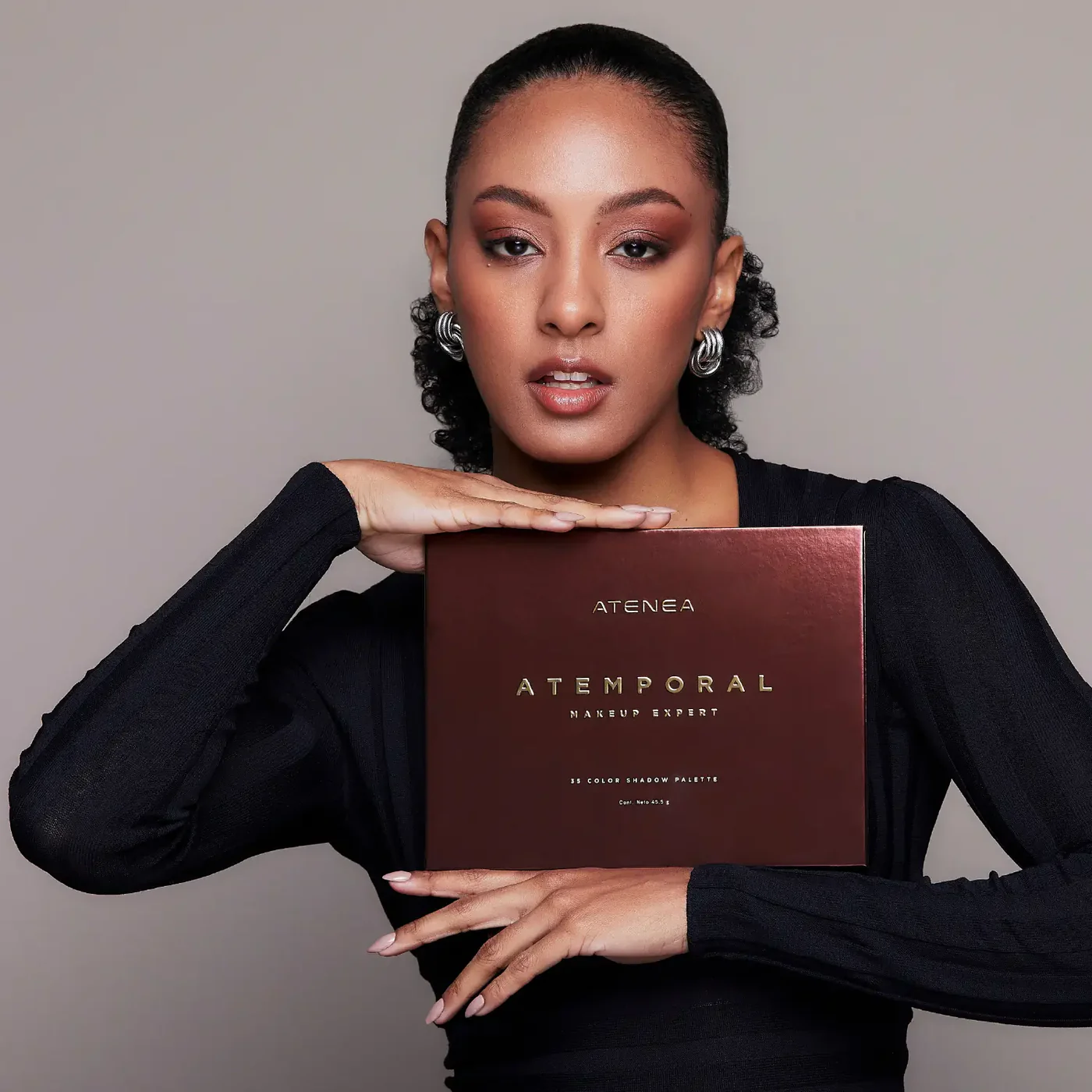 Paleta de sombras atemporal makeup expert de ATENEA